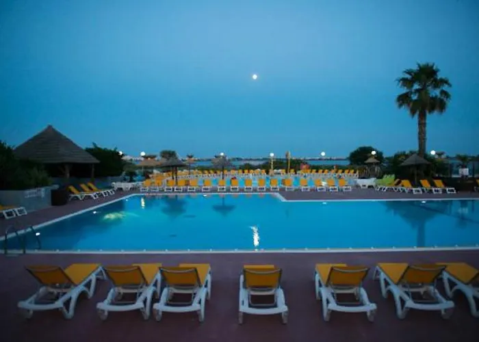 Cf - Esprit Detente Et Convivialite Entre Et Campagne - 3 Ch, 2 Sdb Kemping *