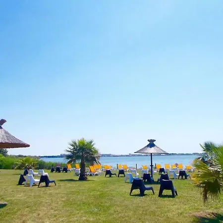 Campsite Cf - Esprit Detente Et Convivialite Entre Et Campagne - 3 Ch, 2 Sdb *