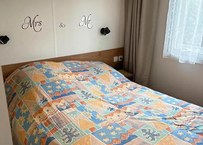 Campsite Cf - Esprit Detente Et Convivialite Entre Et Campagne - 3 Ch, 2 Sdb *